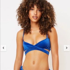 Frankie’s Top & bottom blue velvet bikini size medium. still has tags